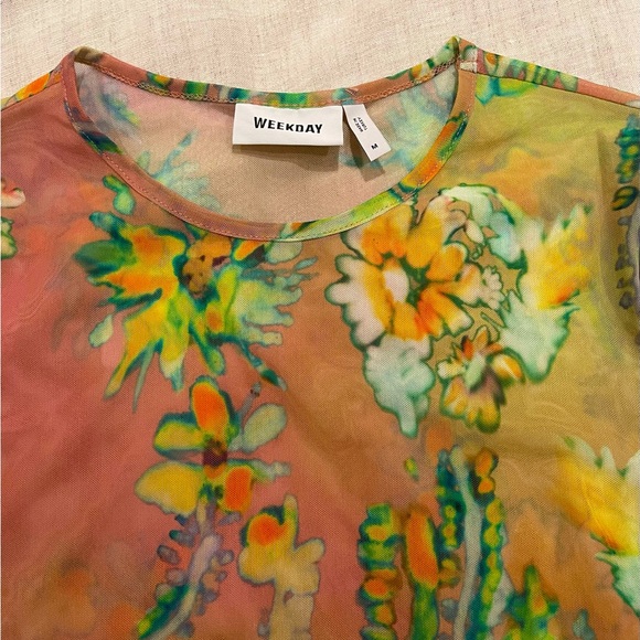 Weekday sheer floral tee - Picture 3 of 3